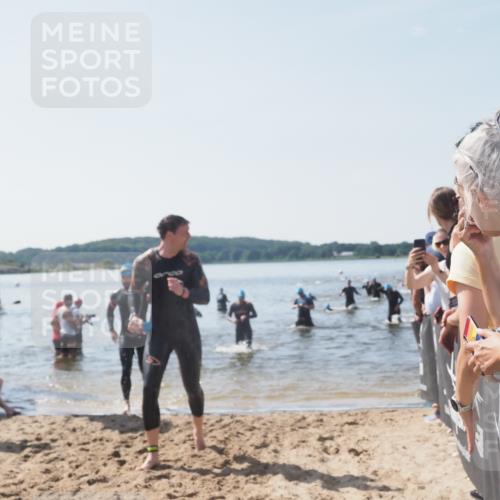 22.06.2025 - Viking Triathlon MichiJ http://msf.ph/oto/8066595 22.06.2025 10:34:39 Schwimmen 77, 114, 247, 284, 306, 323, 341, 366, 430, 546, 550 meine-sportfotos.de