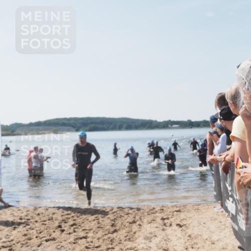 22.06.2025 - Viking Triathlon MichiJ http://msf.ph/oto/8066603 22.06.2025 10:34:45 Schwimmen 17, 43, 77, 114, 161, 247, 284, 323, 341, 434, 550 meine-sportfotos.de