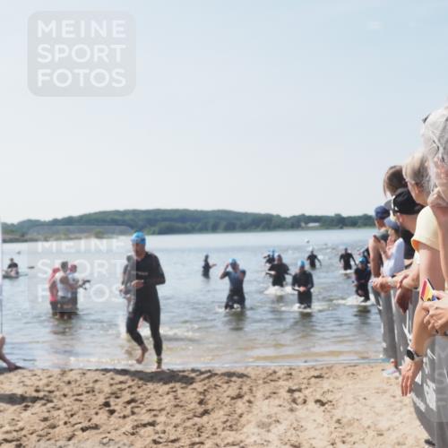 22.06.2025 - Viking Triathlon MichiJ http://msf.ph/oto/8066604 22.06.2025 10:34:45 Schwimmen 17, 43, 77, 114, 161, 247, 284, 323, 341, 434, 550 meine-sportfotos.de
