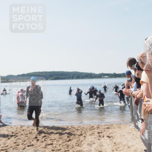 22.06.2025 - Viking Triathlon MichiJ http://msf.ph/oto/8066609 22.06.2025 10:34:45 Schwimmen 17, 43, 77, 114, 161, 247, 284, 323, 341, 434, 550 meine-sportfotos.de