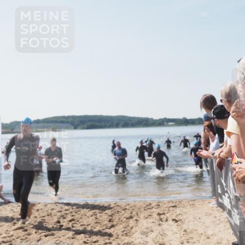 22.06.2025 - Viking Triathlon MichiJ http://msf.ph/oto/8066613 22.06.2025 10:34:46 Schwimmen 17, 43, 77, 114, 161, 247, 284, 323, 341, 434, 550 meine-sportfotos.de