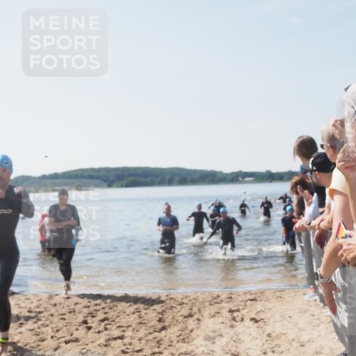 22.06.2025 - Viking Triathlon MichiJ http://msf.ph/oto/8066616 22.06.2025 10:34:47 Schwimmen 17, 43, 77, 114, 161, 247, 284, 323, 341, 434, 550 meine-sportfotos.de