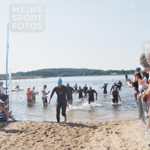22.06.2025 - Viking Triathlon MichiJ http://msf.ph/oto/8066640 22.06.2025 10:34:58 Schwimmen 17, 43, 77, 157, 161, 434, 475, 495, 548, 660 meine-sportfotos.de