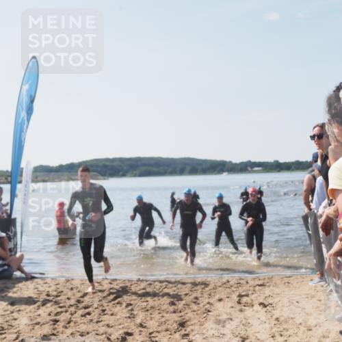 22.06.2025 - Viking Triathlon MichiJ http://msf.ph/oto/8066962 22.06.2025 10:36:10 Schwimmen 19, 101, 313, 334, 377, 407, 448, 636 meine-sportfotos.de