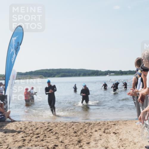 22.06.2025 - Viking Triathlon MichiJ http://msf.ph/oto/8066994 22.06.2025 10:36:23 Schwimmen 42, 88, 101, 232, 251, 334, 407 meine-sportfotos.de