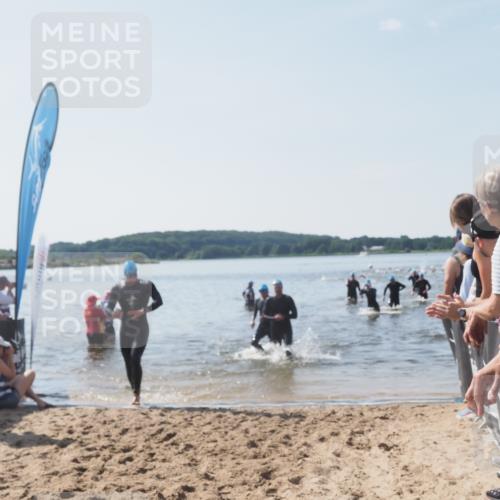 22.06.2025 - Viking Triathlon MichiJ http://msf.ph/oto/8067000 22.06.2025 10:36:24 Schwimmen 42, 88, 101, 232, 251, 334, 407 meine-sportfotos.de