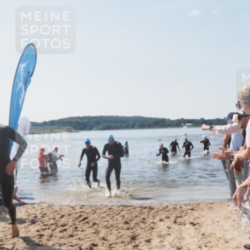 22.06.2025 - Viking Triathlon MichiJ http://msf.ph/oto/8067013 22.06.2025 10:36:26 Schwimmen 42, 88, 101, 232, 251, 334, 407 meine-sportfotos.de
