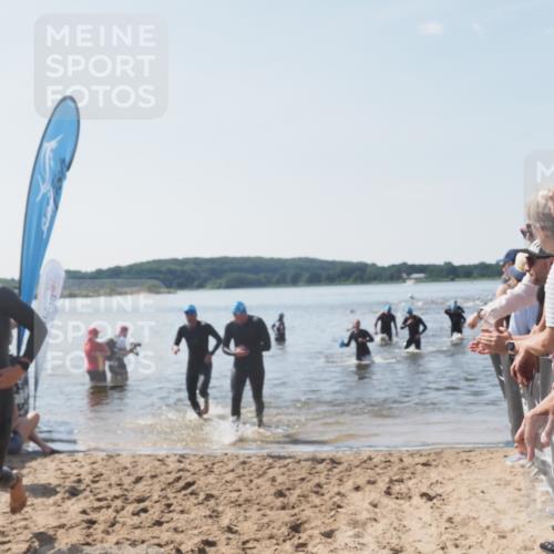 22.06.2025 - Viking Triathlon MichiJ http://msf.ph/oto/8067014 22.06.2025 10:36:26 Schwimmen 42, 88, 101, 232, 251, 334, 407 meine-sportfotos.de