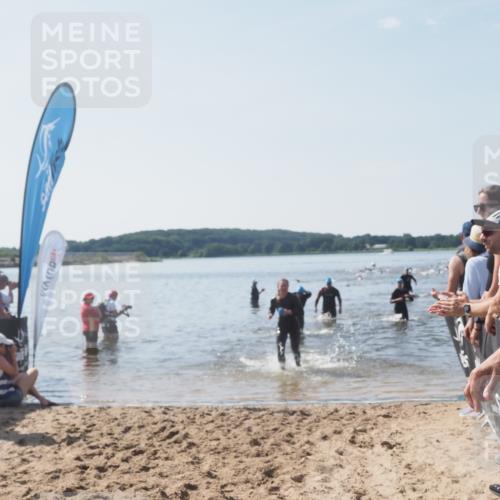 22.06.2025 - Viking Triathlon MichiJ http://msf.ph/oto/8067019 22.06.2025 10:36:32 Schwimmen 42, 88, 232, 251, 332 meine-sportfotos.de