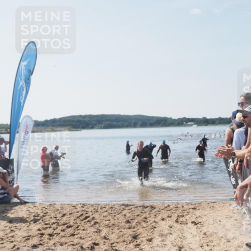 22.06.2025 - Viking Triathlon MichiJ http://msf.ph/oto/8067020 22.06.2025 10:36:32 Schwimmen 42, 88, 232, 251, 332 meine-sportfotos.de
