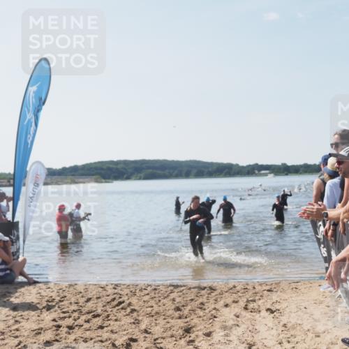 22.06.2025 - Viking Triathlon MichiJ http://msf.ph/oto/8067022 22.06.2025 10:36:32 Schwimmen 42, 88, 232, 251, 332 meine-sportfotos.de