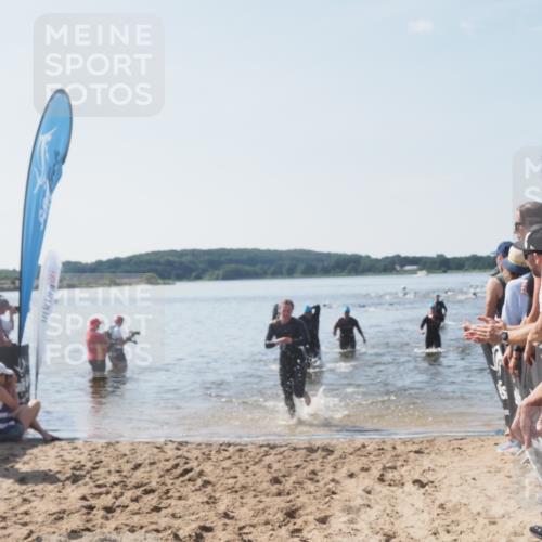 22.06.2025 - Viking Triathlon MichiJ http://msf.ph/oto/8067026 22.06.2025 10:36:32 Schwimmen 42, 88, 232, 251, 332 meine-sportfotos.de