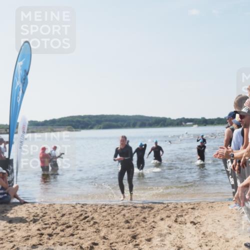 22.06.2025 - Viking Triathlon MichiJ http://msf.ph/oto/8067028 22.06.2025 10:36:33 Schwimmen 42, 88, 232, 251, 332 meine-sportfotos.de