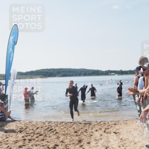 22.06.2025 - Viking Triathlon MichiJ http://msf.ph/oto/8067030 22.06.2025 10:36:33 Schwimmen 42, 88, 232, 251, 332 meine-sportfotos.de
