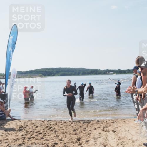 22.06.2025 - Viking Triathlon MichiJ http://msf.ph/oto/8067031 22.06.2025 10:36:33 Schwimmen 42, 88, 232, 251, 332 meine-sportfotos.de