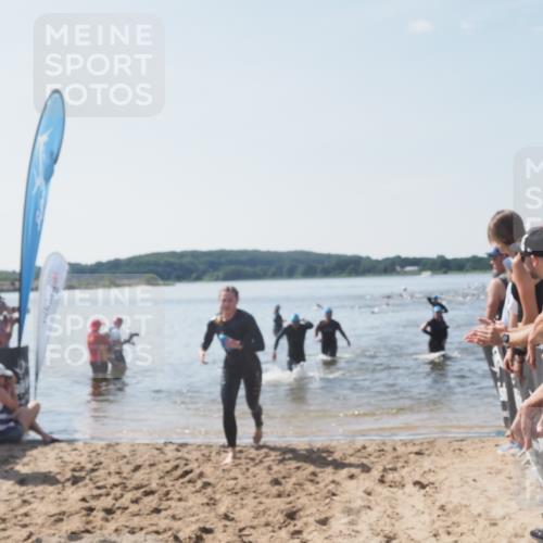 22.06.2025 - Viking Triathlon MichiJ http://msf.ph/oto/8067032 22.06.2025 10:36:34 Schwimmen 42, 88, 232, 251, 332 meine-sportfotos.de