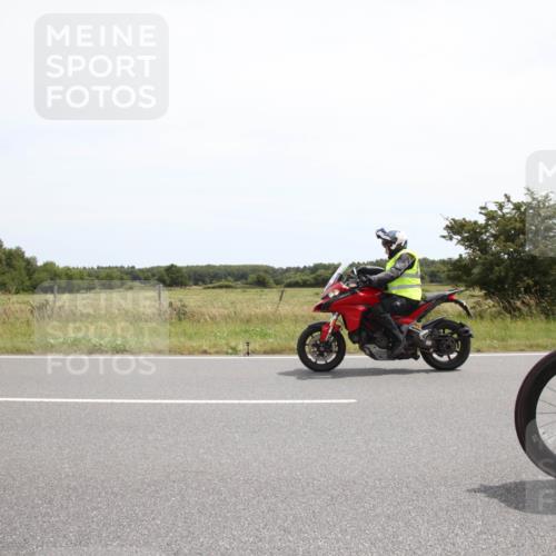 22.06.2025 - Viking Triathlon Yannick Fuchs http://msf.ph/oto/8074439 22.06.2025 13:03:58 Radfahren 220, 324 meine-sportfotos.de