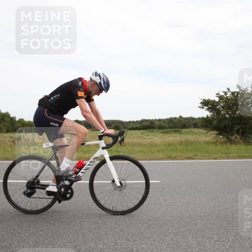 22.06.2025 - Viking Triathlon Yannick Fuchs http://msf.ph/oto/8075327 22.06.2025 13:29:51 Radfahren 102, 106 meine-sportfotos.de