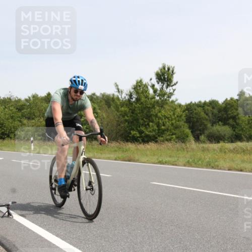 22.06.2025 - Viking Triathlon Yannick Fuchs http://msf.ph/oto/8077058 22.06.2025 12:00:42 Radfahren 98, 305, 439, 457 meine-sportfotos.de