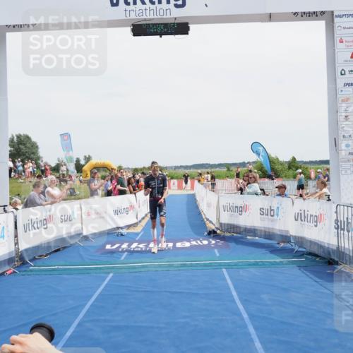 22.06.2025 - Viking Triathlon MichiJ http://msf.ph/oto/8077105 22.06.2025 14:03:26 Ziel 557 meine-sportfotos.de