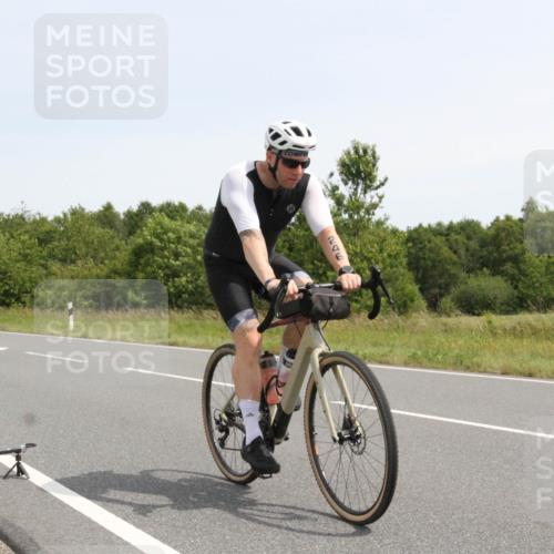 22.06.2025 - Viking Triathlon Yannick Fuchs http://msf.ph/oto/8077120 22.06.2025 12:01:20 Radfahren 63, 246, 406, 467, 491 meine-sportfotos.de