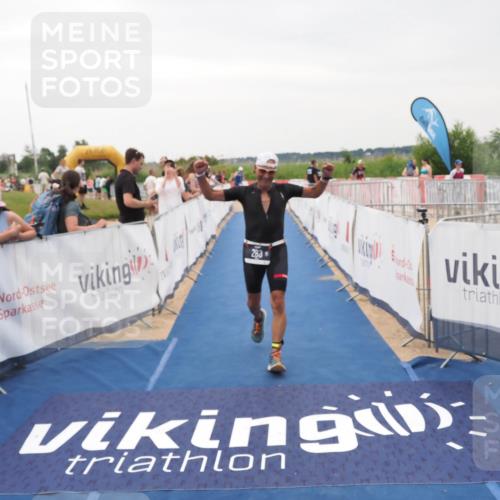 22.06.2025 - Viking Triathlon MichiJ http://msf.ph/oto/8077155 22.06.2025 16:02:39 Ziel 102, 283 meine-sportfotos.de