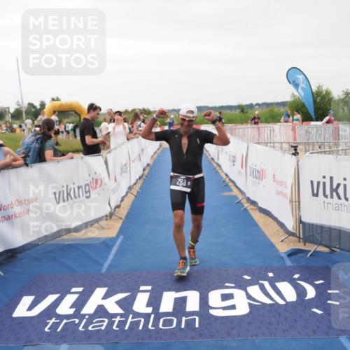 22.06.2025 - Viking Triathlon MichiJ http://msf.ph/oto/8077175 22.06.2025 16:02:39 Ziel 102, 283 meine-sportfotos.de