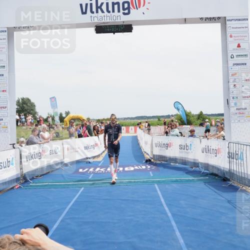 22.06.2025 - Viking Triathlon MichiJ http://msf.ph/oto/8077182 22.06.2025 14:03:27 Ziel 557 meine-sportfotos.de