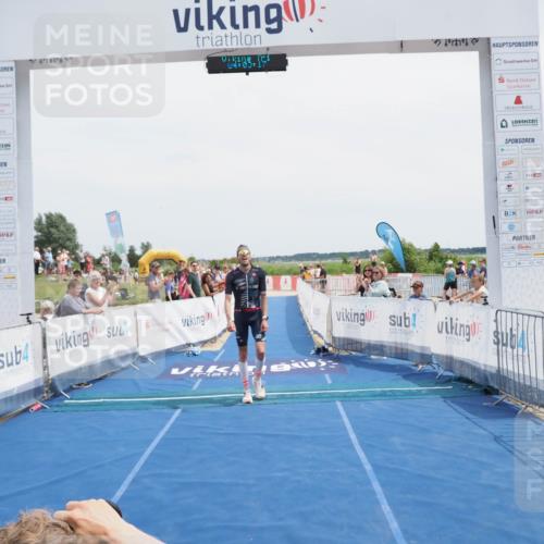 22.06.2025 - Viking Triathlon MichiJ http://msf.ph/oto/8077217 22.06.2025 14:03:28 Ziel 557 meine-sportfotos.de