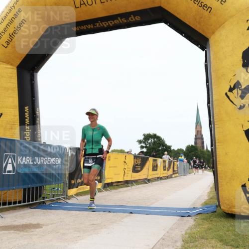 22.06.2025 - Viking Triathlon H.Heesch http://msf.ph/oto/8077941 22.06.2025 15:22:09 Laufen 65, 121 meine-sportfotos.de