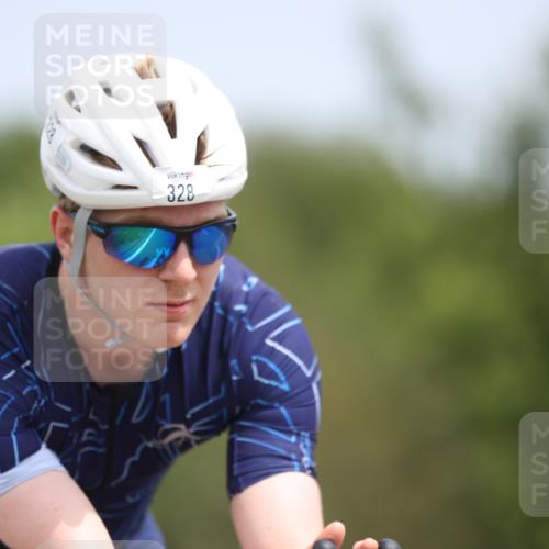 22.06.2025 - Viking Triathlon Yannick Fuchs http://msf.ph/oto/8082551 22.06.2025 12:23:42 Radfahren 42, 226, 328, 443, 630 meine-sportfotos.de