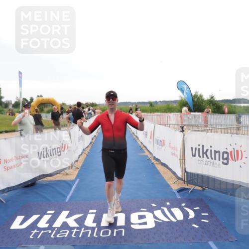 22.06.2025 - Viking Triathlon MichiJ http://msf.ph/oto/8083545 22.06.2025 16:17:13 Ziel 106 meine-sportfotos.de