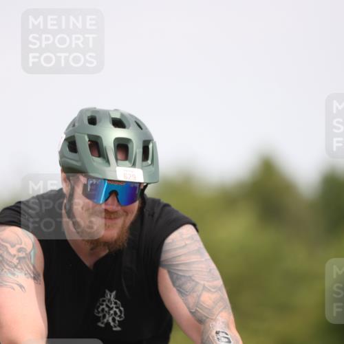 22.06.2025 - Viking Triathlon Yannick Fuchs http://msf.ph/oto/8084889 22.06.2025 12:35:59 Radfahren 77, 184, 237, 440, 453, 629 meine-sportfotos.de
