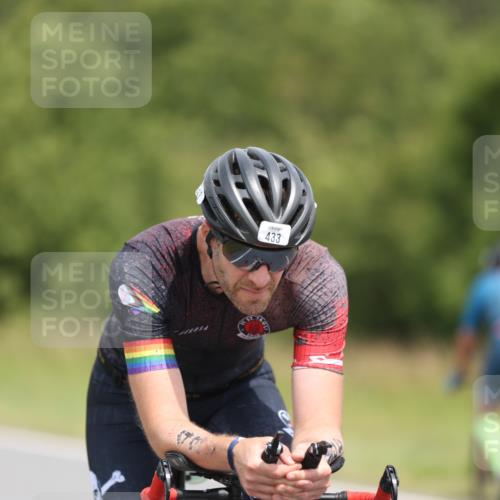 22.06.2025 - Viking Triathlon Yannick Fuchs http://msf.ph/oto/8087425 22.06.2025 13:02:46 Radfahren 23, 77, 433 meine-sportfotos.de