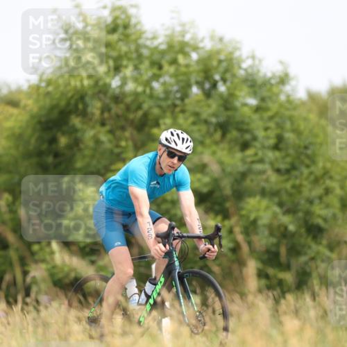 22.06.2025 - Viking Triathlon Yannick Fuchs http://msf.ph/oto/8087656 22.06.2025 13:10:02 Radfahren 25, 128, 181, 614 meine-sportfotos.de