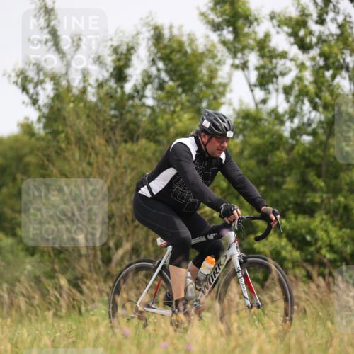 22.06.2025 - Viking Triathlon Yannick Fuchs http://msf.ph/oto/8087821 22.06.2025 13:11:23 Radfahren 328, 342, 626 meine-sportfotos.de