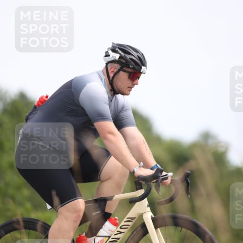 22.06.2025 - Viking Triathlon Yannick Fuchs http://msf.ph/oto/8087941 22.06.2025 13:12:54 Radfahren 190, 199, 303, 439, 607 meine-sportfotos.de