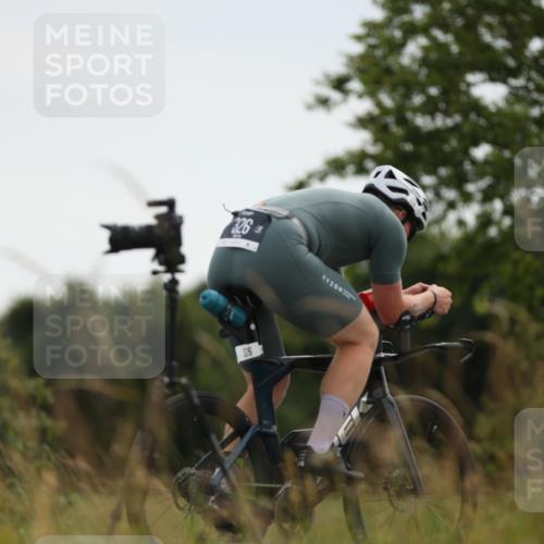 22.06.2025 - Viking Triathlon Yannick Fuchs http://msf.ph/oto/8088155 22.06.2025 13:13:57 Radfahren 223, 326 meine-sportfotos.de