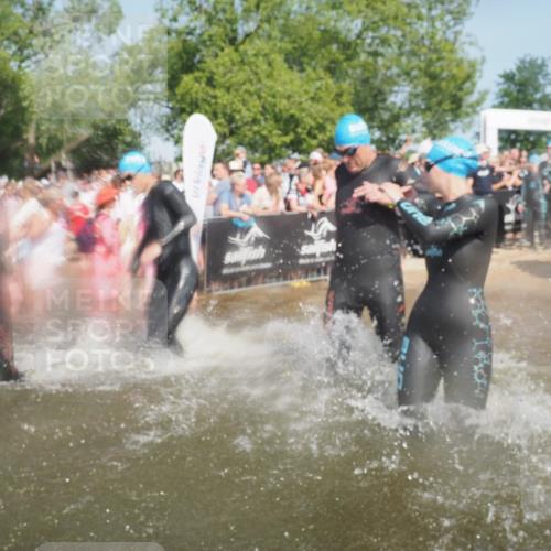 22.06.2025 - Viking Triathlon KatJ http://msf.ph/oto/8088280 22.06.2025 10:08:20 Schwimmen 37, 48, 69, 97, 133, 140, 222, 225, 364, 403, 406, 410, 499, 518, 638 meine-sportfotos.de