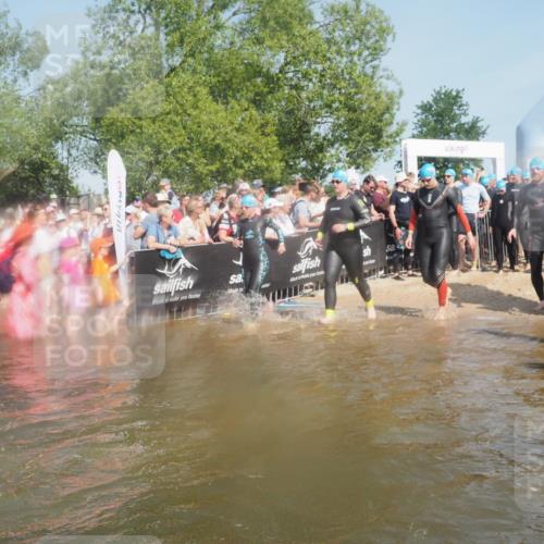 22.06.2025 - Viking Triathlon KatJ http://msf.ph/oto/8088317 22.06.2025 10:08:24 Schwimmen 37, 48, 69, 97, 133, 140, 222, 364, 499, 518 meine-sportfotos.de