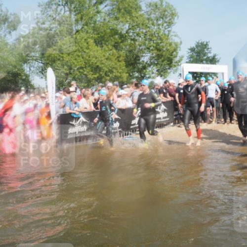22.06.2025 - Viking Triathlon KatJ http://msf.ph/oto/8088320 22.06.2025 10:08:24 Schwimmen 37, 48, 69, 97, 133, 140, 222, 364, 499, 518 meine-sportfotos.de