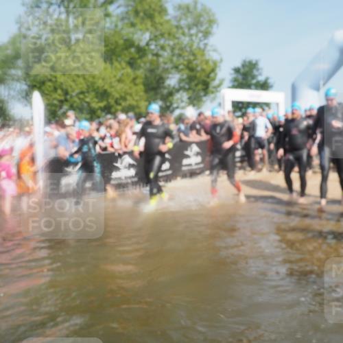 22.06.2025 - Viking Triathlon KatJ http://msf.ph/oto/8088330 22.06.2025 10:08:24 Schwimmen 37, 48, 69, 97, 133, 140, 222, 364, 499, 518 meine-sportfotos.de