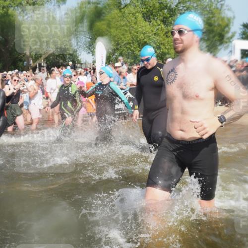 22.06.2025 - Viking Triathlon KatJ http://msf.ph/oto/8088522 22.06.2025 10:08:40 Schwimmen 71, 136, 166, 234, 241, 246, 303, 305, 319, 356, 357, 459, 470, 471, 656 meine-sportfotos.de