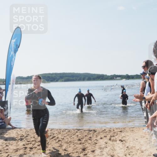 22.06.2025 - Viking Triathlon MichiJ http://msf.ph/oto/8088549 22.06.2025 10:36:35 Schwimmen 42, 88, 232, 251, 332 meine-sportfotos.de
