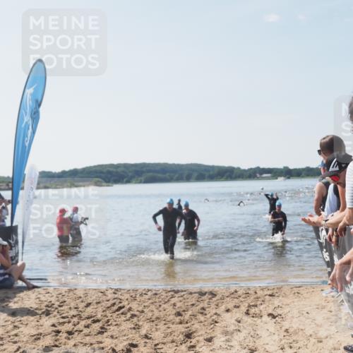 22.06.2025 - Viking Triathlon MichiJ http://msf.ph/oto/8088558 22.06.2025 10:36:36 Schwimmen 42, 88, 232, 251, 332 meine-sportfotos.de