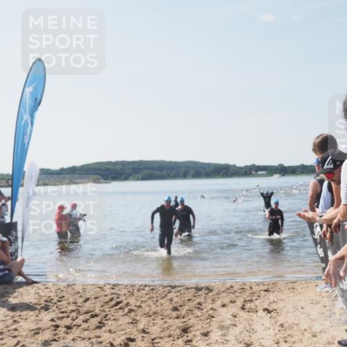 22.06.2025 - Viking Triathlon MichiJ http://msf.ph/oto/8088564 22.06.2025 10:36:36 Schwimmen 42, 88, 232, 251, 332 meine-sportfotos.de