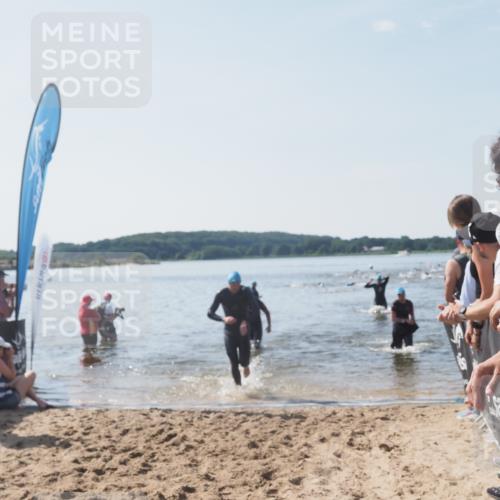 22.06.2025 - Viking Triathlon MichiJ http://msf.ph/oto/8088572 22.06.2025 10:36:37 Schwimmen 42, 232, 251, 332 meine-sportfotos.de