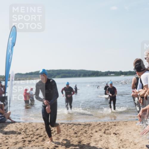 22.06.2025 - Viking Triathlon MichiJ http://msf.ph/oto/8088639 22.06.2025 10:36:39 Schwimmen 42, 232, 251, 332 meine-sportfotos.de