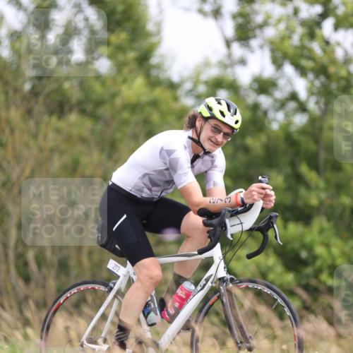22.06.2025 - Viking Triathlon Yannick Fuchs http://msf.ph/oto/8088643 22.06.2025 13:16:43 Radfahren 221, 273, 501 meine-sportfotos.de