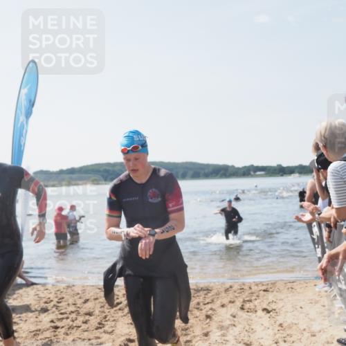 22.06.2025 - Viking Triathlon MichiJ http://msf.ph/oto/8088727 22.06.2025 10:36:43 Schwimmen 232, 251, 332 meine-sportfotos.de